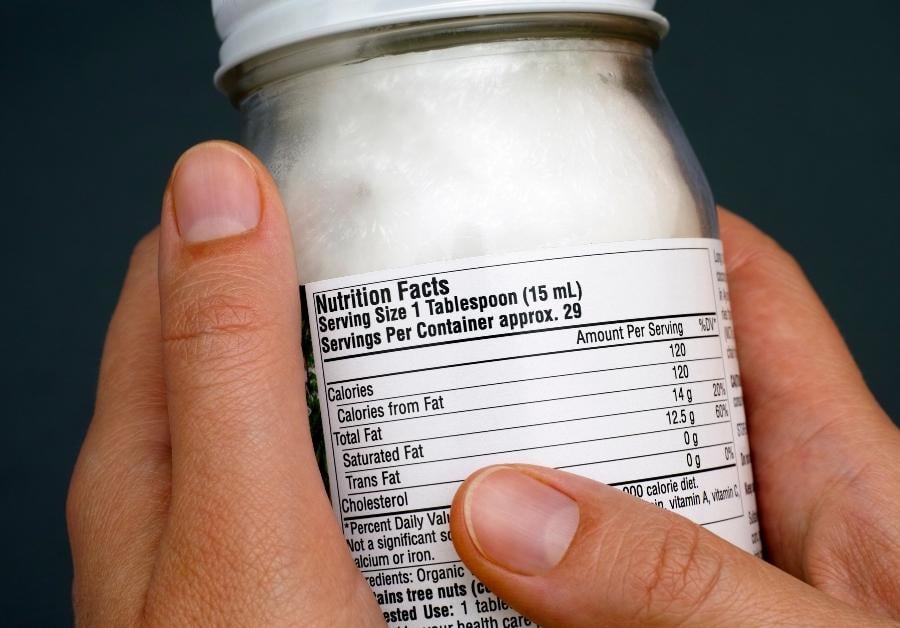 Image: Hands holding a jar with nutrition label